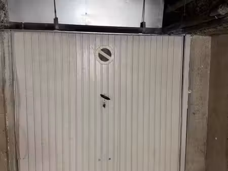 box fermé en parking souterrain