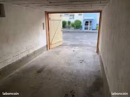 garage ferme 15m2 électricité + air lavage