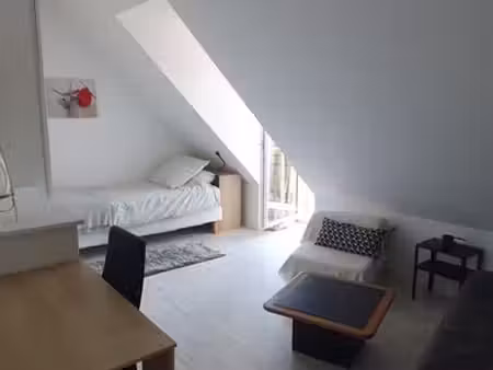 ? chambre meublée de 13vm² chez l'habitant pour étudiante/apprentie - joué-lès-tours – sec
