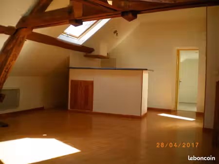 logement deux pièces mansardé