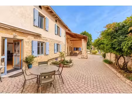 maison de luxe à vendre à saint-germain-au-mont-d'or