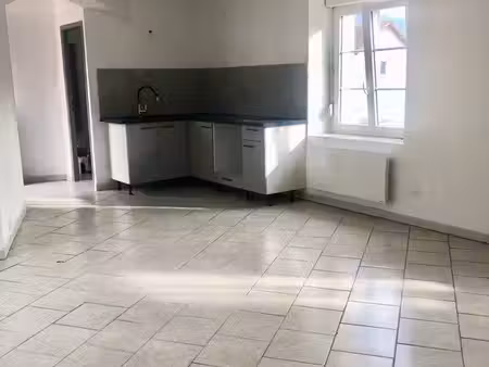 ? à louer – bel appartement f4 en duplex refait à neuf – remiremont – 65 60 m²
