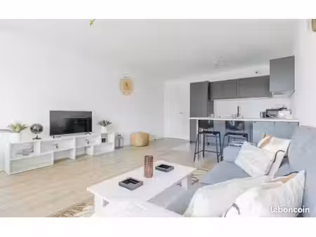 3 piece meublé 8e périer