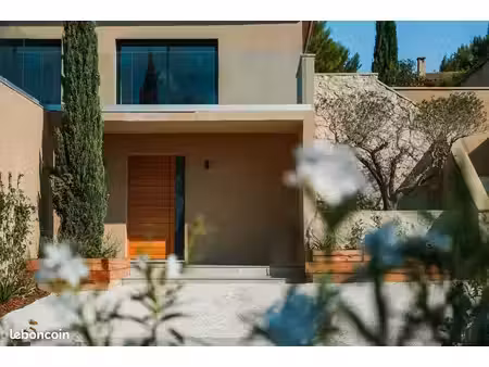 villa contemporaine d'exception avec piscine à débordement - noves