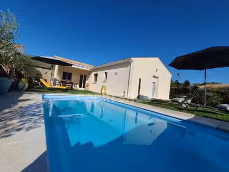 thénac : maison de plain-pied en l  dpe a  clé en main  avec piscine et terrasse couverte 