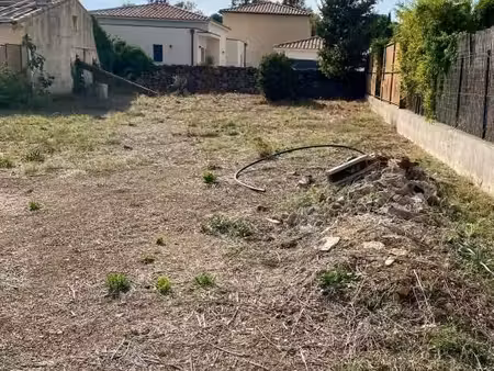 terrain 300 m² grans