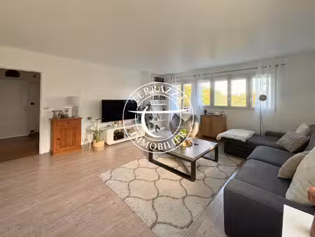 bougival – appartement 5 pièces de 101 m² avec balcon et 4 c