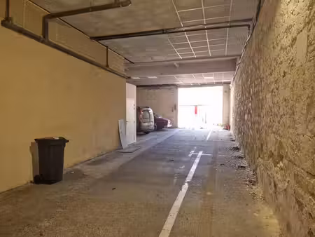 a vendre - 3 places de parking couverts à proximité immédiate de la gare saint-jean