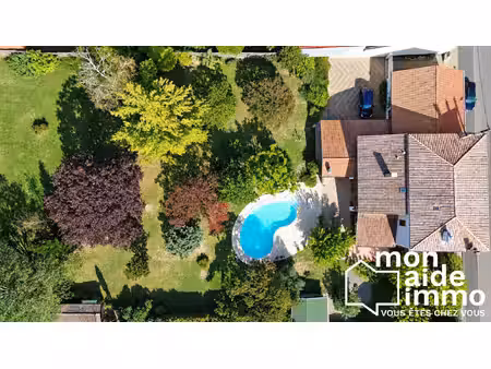 belle maison bourgeoise et dépendance  sur joli parc