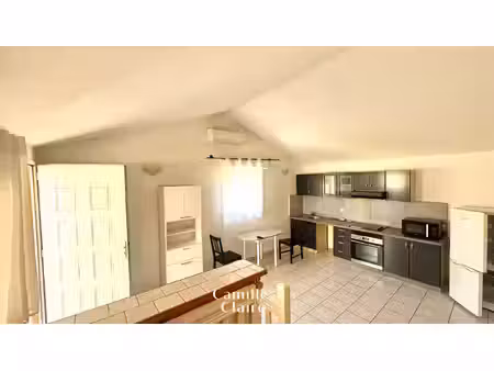 appartement t2 au calme sur le village de mimet.