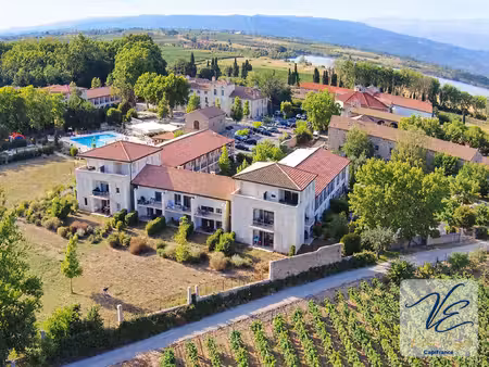 azille – château de jouarres – appartement meublé en rez-de-chaussée avec terrasse et pisc