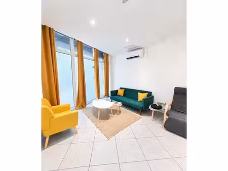 local professionnel - 89.28m ²