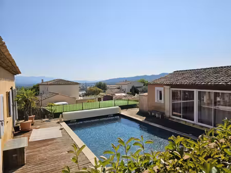 villa attypique au coeur du domaine de pontroyal