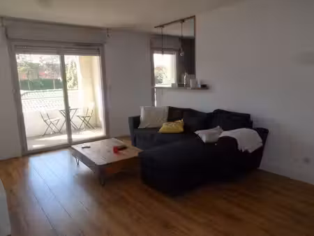 aucamville  appartement t2 de 48 m² entièrement rénové à 500m des commerces