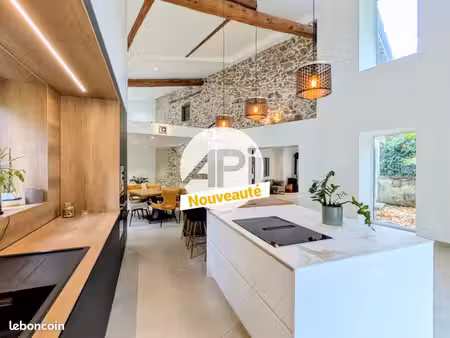 propriété 6 pièces 266 m²