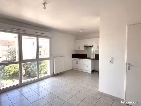 studio 1 pièce 28 m²
