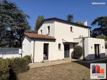 villa 4 pièces 113 m²
