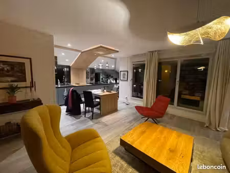 t2 67 m² – dernier étage – 2 terrasses – garage – climatisation – lyon 5e