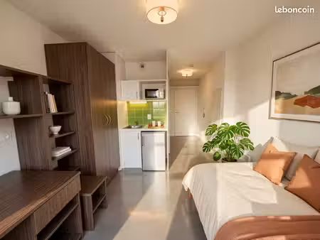 studio 17 m2 tbe avec balcon à côté tram libre d'occupation