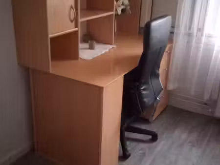 chambre meublée dans t4