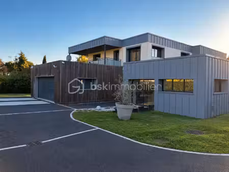 maison contemporaine de 335 m² à saint-avertin