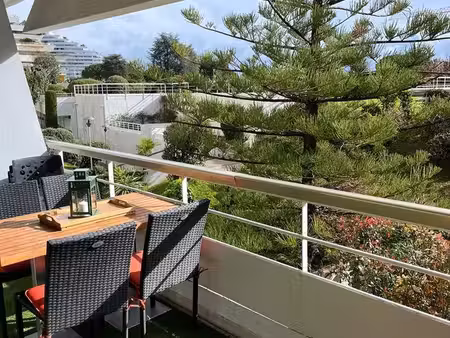 appartement 2 pièces - mer et commodités à pied - bord de mer - marina baie des anges - ré