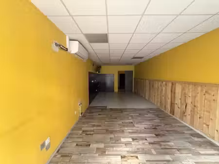 location commerce hyères 83400 43m²