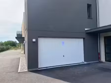 location parking 32.03 m² à colmar (68000)  180 €