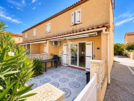 a vendre - maison meublée - 2 chambres - terrasse - piscine - place de parking - accès pla