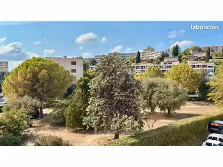 3p traversant et en angle orienté plein sud avec balcon et avec garage et parking extérieu