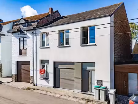 entrepôt avec 2 unités de logements à vendre à marche