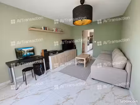 t2 - 53m² totalement renove - cave et parking - vaulx village