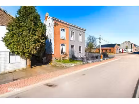 habitation aux beaux volumes avec petit jardin !