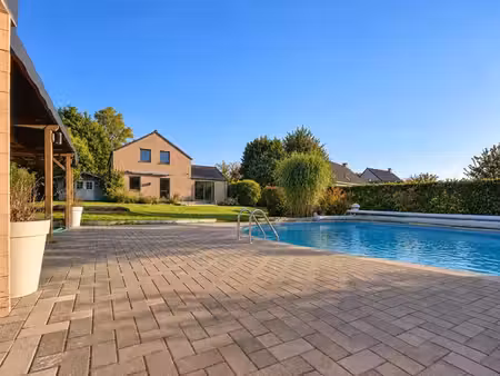 villa 4 chambres avec piscine et peb b