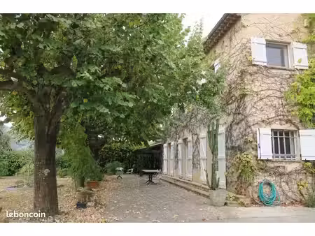 grande maison entre grasse et cannes dans un cadre champêtre
