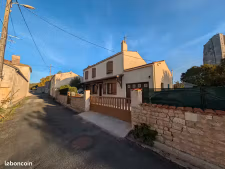 maison familiale 110 m² rénovée – 3 chambres  garage et jardin clos
