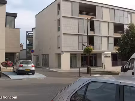 appartement t3 terrasse et garage à irigny mairie