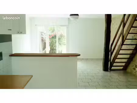 maison de ville 2ch+bureau terrasse jardinet parking