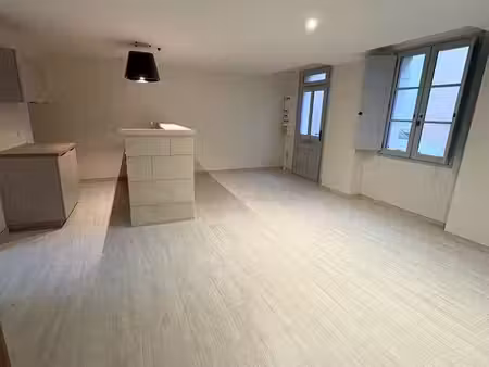à louer – appartement entièrement rénové à loudun