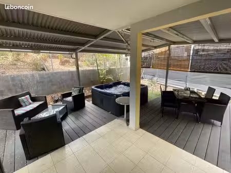 loue appartement centre ville st leu-jardin+jacuzzi
