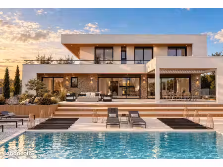 saint-didier · villa 263 m² sur 2 000 m²