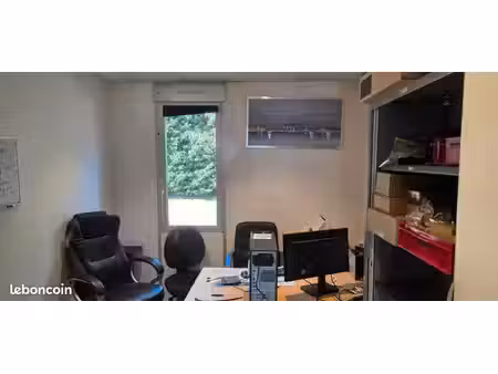 bureau meublé lumineux de 10 m² en rdc avec jardin