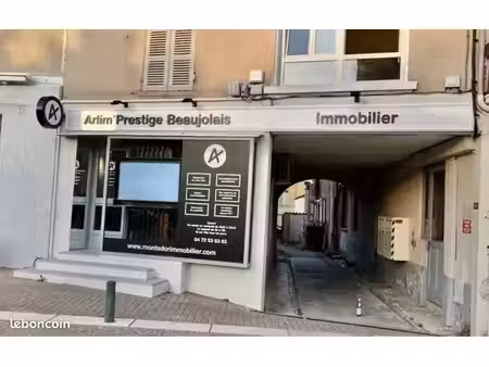 à louer – local commercial – place de la libération – val d’oingt