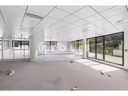bureau 484 m²