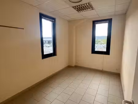 local 90 m² peyrolles-en-provence