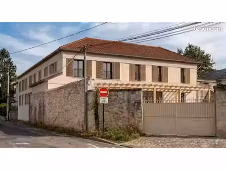 bureaux 250 m² senlis