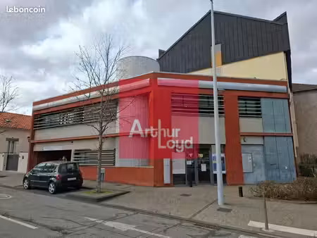 local commercial 261 m² clermont-ferrand