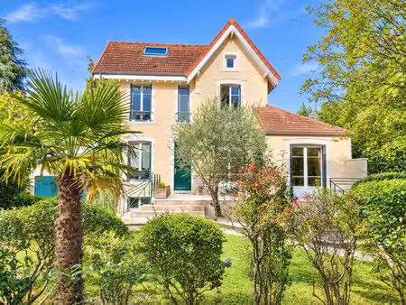 maison de luxe à vendre à vaucresson