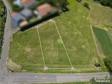 ? grand terrain constructible 788 m² – lachaux / vic-le-comte