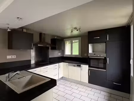 maison rénovée 87m2 sur 1300m2 de terrain  garage et dépendance